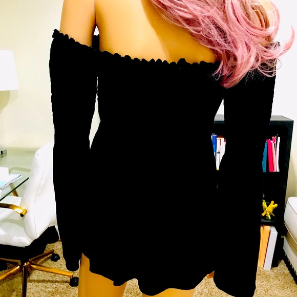 👑NEW Women’s black off the shoulder top! - Picture 2 of 4